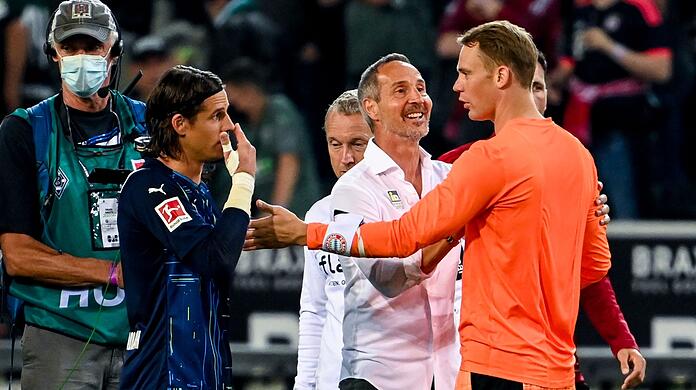 Torhüter Yann Sommer (l.) und Manuel Neuer (r.).