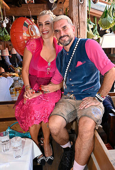 Verena Kerth und Marc Terenzi lassen es am ersten Wiesn-Tag ohne Alkohol krachen.