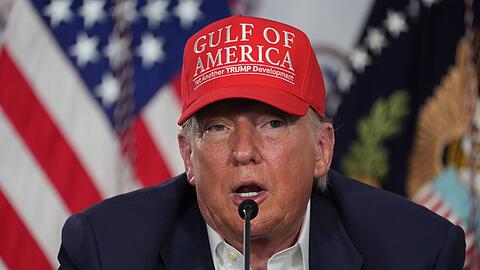 Trump besuchte in Florida eine neue Haftanstalt für Migranten.
