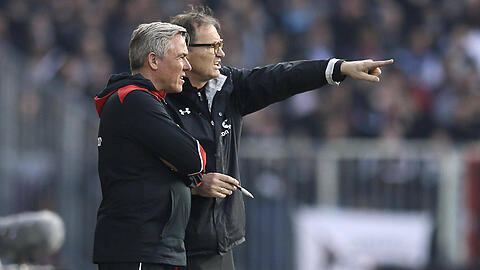 Arbeiten weiter eng zusammen: Olaf Janßen (links) und Ewald Lienen.