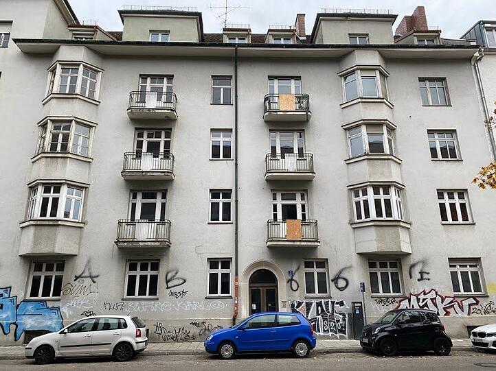 Leerstand in Haidhausen: Seit mindestens einem Jahr wohnt in der Kellerstraße niemand mehr.