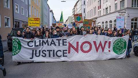 Globaler Klimastreik von Fridays for Future: "Allgemein finden wir es sehr bedenklich, wenn Klimaaktivisten für ihren Protest gegen die Zerstörung unserer Lebensgrundlagen so hart kritisiert und immer mehr kriminalisiert werden", sagt Jana Häfner von FFF München der AZ.