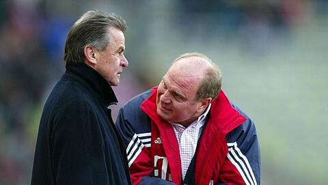 Der Wunsch nach mehr Disziplin, Zucht und Ordnung wird mit der Verpflichtung von Felix Magath (r., mit Co-Trainer Seppo Eichkorn) erfüllt.