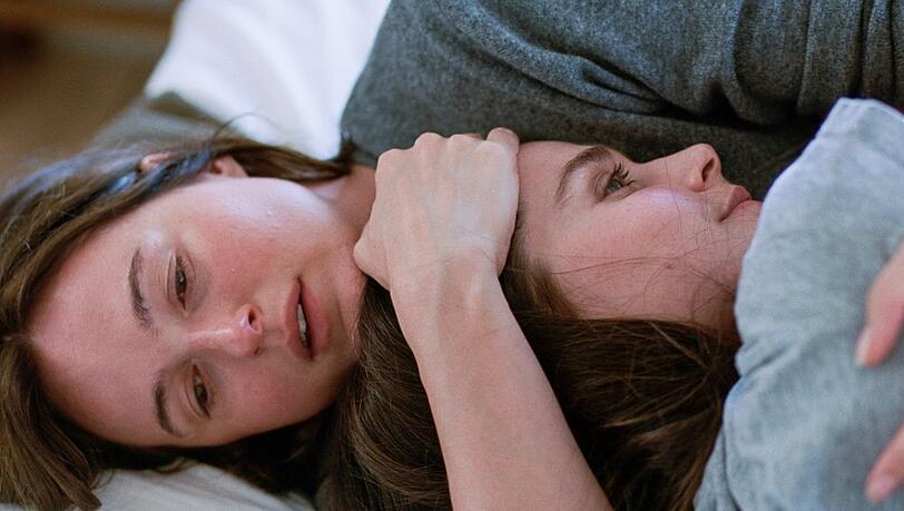 Renate Reinsve (l.) und Inga Ibsdotter Lilleaas in "Sentimental Value".