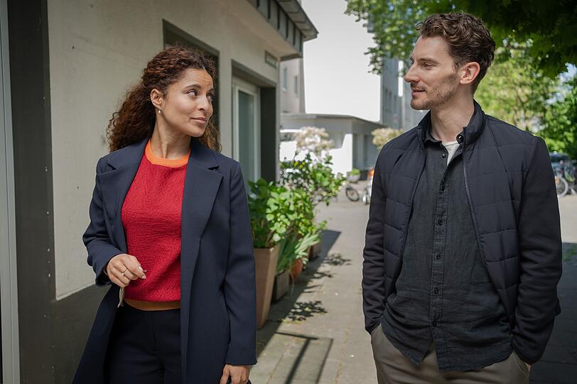 Tessa Tilker (Patricia Meeden) will Maurice Kamp (Martin Bruchmann) zur Seite stehen. Tessa Tilker (Patricia Meeden) will Maurice Kamp (Martin Bruchmann) zur Seite stehen.