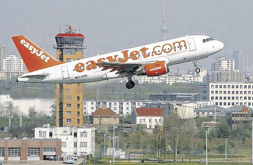 Easyjet-Flieger beim Start von Berlin-Schönefeld aus: &bdquo;Wir müssen sicher sein, dass die Kosten unter Kontrolle sind.&ldquo; Foto: dpa