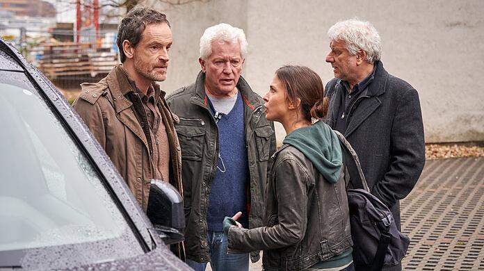 Nora Dalay (Aylin Tezel) geht ein hohes persönliches Risiko ein und steht unter Druck bei den Ermittlungen mit Peter Faber (Jörg Hartmann), Ivo Batic (Miroslav Nemec) und Franz Leitmayr (Udo Wachtveitl, v.l.n.r.).