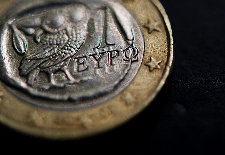 Der griechische Euro: In der Finanzkrise musste Griechenland sich zu massiven Einsparungen bekennen. Nun werden die Zahlungen an verstorbene Rentner eingestellt. Wurde auch Zeit.