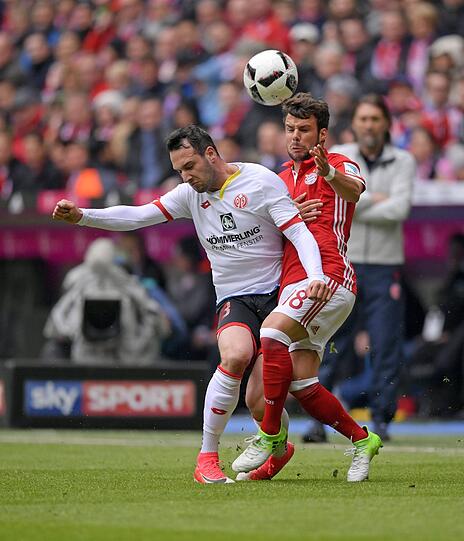 JUAN BERNAT Note 4: Die rechte Seite der Mainzer spielte stark, Bernat und Ribéry hatten große Probleme. Der Spanier ist bei weitem kein gleichwertiger Ersatz für Alaba - dafür muss man nur Ribérys Gestik beobachten, wenn sein Stammpartner mal nicht links hinten spielt, sondern Bernat.