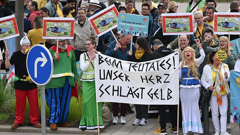 Protest am Tag der Hauptversammlung: Commerzbank-Beschäftigte kämpfen für Eigenständigkeit