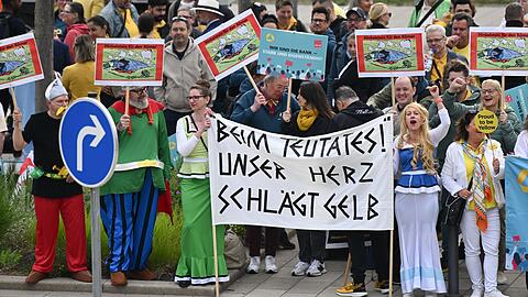 Protest am Tag der Hauptversammlung: Commerzbank-Beschäftigte kämpfen für Eigenständigkeit