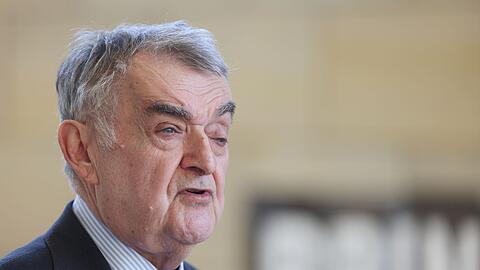 Der Minister informiert über den Fall des mutmaßlichen Messerangreifers am Essener Berufskolleg. (Archivbild)