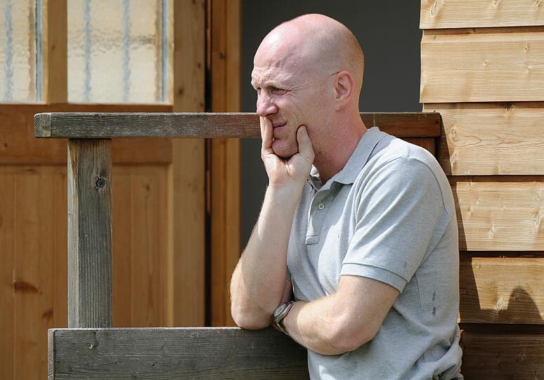 und den wachsamen Augen des frischgebackenen Sportdirektors Matthias Sammer...