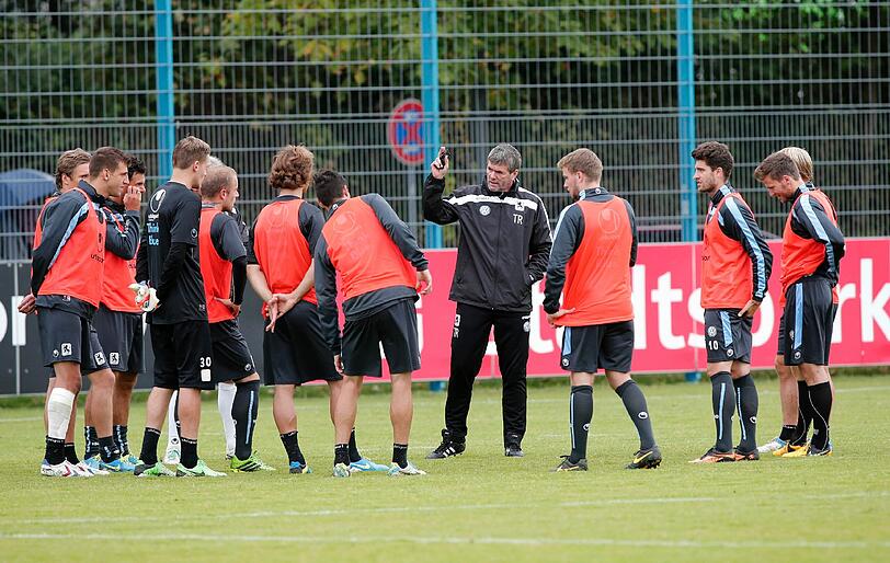 Training an der Grünwalder: Friedhelm Funkel bei der Einheit mit dem TSV 1860. Die Bilder