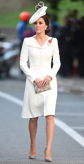 Ganz in Creme. Herzogin Kate bei einer Gedenkfeier zu Ehren gefallener Soldaten.