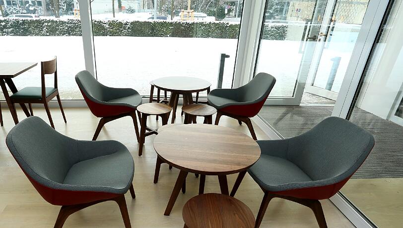Der Loungebereich des "Ella": Hier können Museumsbesucher bei Kaffee und Kuchen über die Ausstellung diskutieren. Der Loungebereich des "Ella": Hier können Museumsbesucher bei Kaffee und Kuchen über die Ausstellung diskutieren.