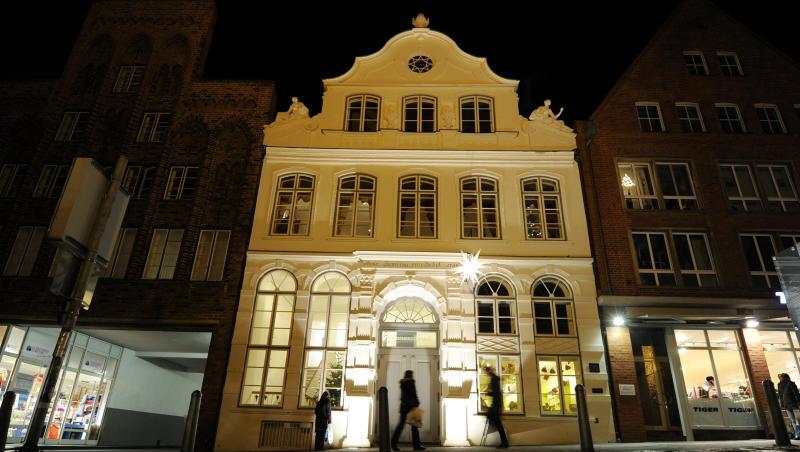 In diesem Jahr ist die Inszenierung "Weihnachten bei den Buddenbrooks" zum vorerst letzten mal zu erleben. In diesem Jahr ist die Inszenierung "Weihnachten bei den Buddenbrooks" zum vorerst letzten mal zu erleben.