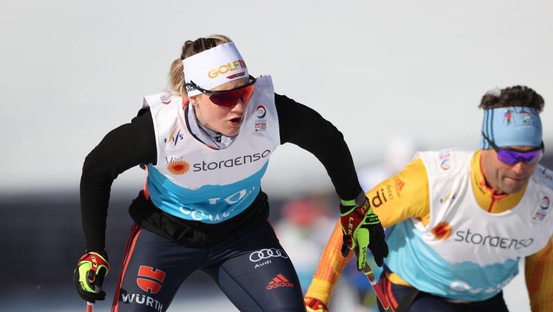 Peter Schlickenrieder, deutscher Bundestrainer Langlauf und Victoria Carl aus Deutschland in Aktion.