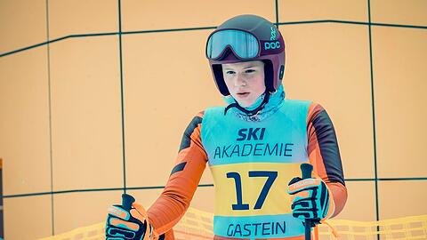 "School of Champions": Dani Strobl (Emilia Warenski) hat die erste Hürde am Elite-Internat in St. Geis genommen.