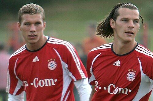 Zwei, die im Pokal nicht dabei sind: Lukas Podolski, der noch Trainingasrückstand hat und Daniel van Buyten, den ein Magen-Darm-Virus plagt.