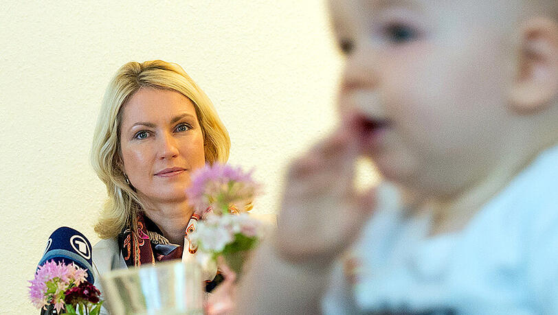 Setzt sich für die Einführung von 24-Stunden-Kitas ein: Bundesfamilienministerin Manuela Schwesig (SPD) Setzt sich für die Einführung von 24-Stunden-Kitas ein: Bundesfamilienministerin Manuela Schwesig (SPD)