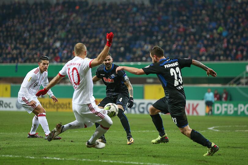 Arjen Robben: Note 1. Auffälligster Bayern-Spieler, Paderborn bekam ihn nie in den Griff. An Comans 1:0 entscheidend beteiligt, schlenzte famos zum 5:0 in den Winkel (86.). Traf auch noch zum 6:0 (89.).