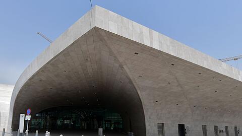 Die modernen Bauten im traditionellen Stil in Al-Muschairib in Doha sind etwa so angelegt, dass Fußgänger in dem Viertel durchgehend im Schatten laufen können.