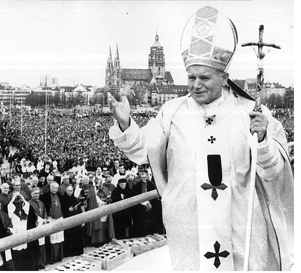 Historisch: Papst Johannes Paul II. auf der Theresienwiese im Jahr 1980. Foto: imago