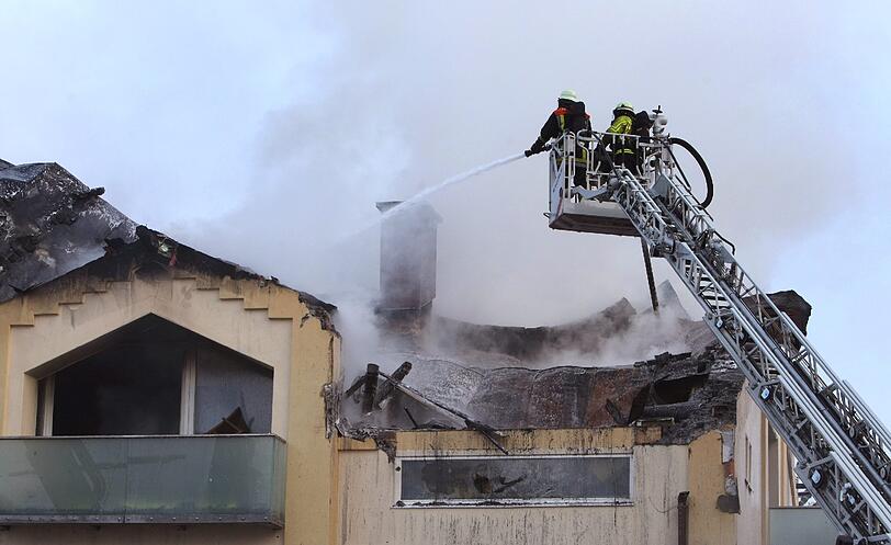 Großbrand im Oberallgäu - elf Personen kamen mit einer Rauchvergiftung ins Krankenhaus.