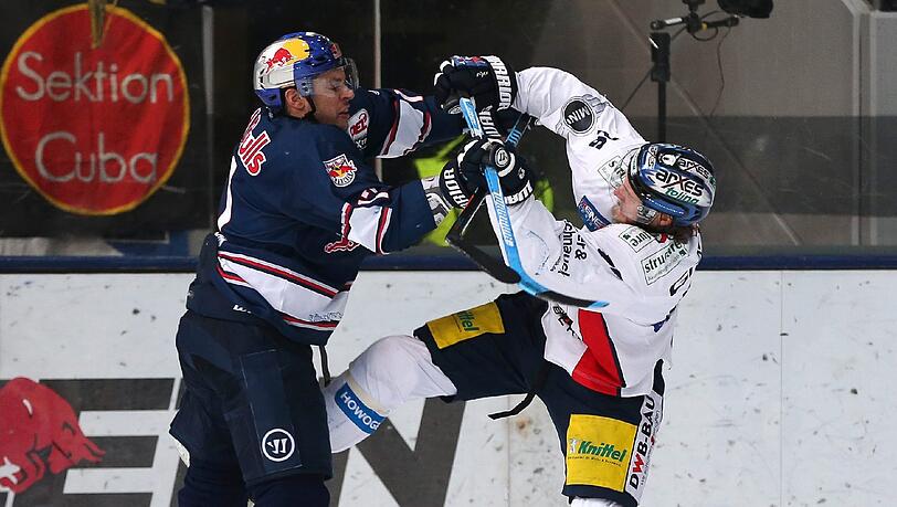 Rang gestern die Eisbären Berlin (rechts Florian Busch) nieder: Der EHC um Jerome Samson. Rang gestern die Eisbären Berlin (rechts Florian Busch) nieder: Der EHC um Jerome Samson.
