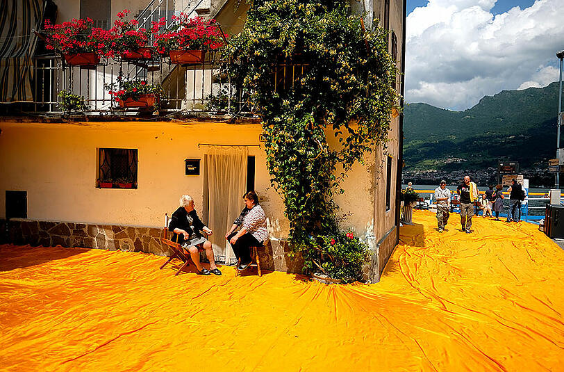 Christos Mammut-Installation "Floating Piers" ist fertig. Die beeindruckenden Bilder.