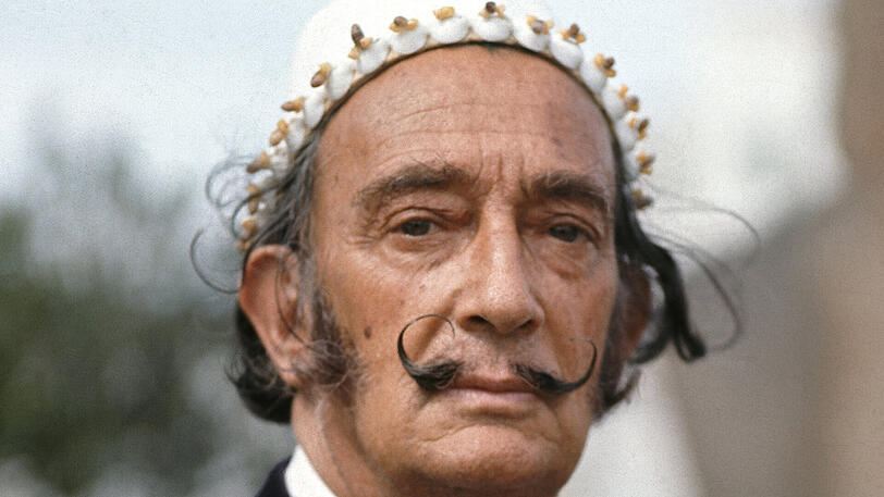 Der legendäre Surrealismus-Künstler Dalí wird knapp drei Jahrzehnte nach seinem Tod aus seiner letzten Ruhestätte geholt.