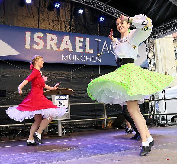 Mit vielen Tanzdarbietungen und Live-Musik wurde vergangenen Woche auf dem Odeonsplatz der Israeltag gefeiert. Die Bilder...