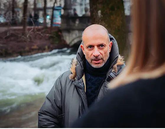 Der Pr&auml;sident des Surf Clubs M&uuml;nchen, Martin Gr&uuml;n, sagt: "Die Chancen sind gestiegen, dass innerhalb von zwei Monaten die Welle steht."