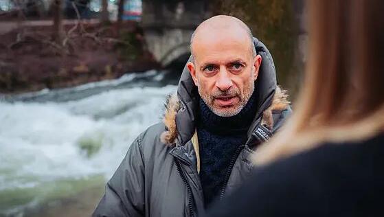 Der Pr&auml;sident des Surf Clubs M&uuml;nchen, Martin Gr&uuml;n, sagt: "Die Chancen sind gestiegen, dass innerhalb von zwei Monaten die Welle steht."