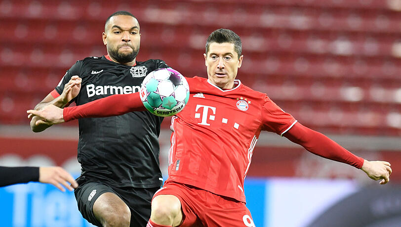 Der frischgebackene Weltfußballer des Jahres, Robert Lewandowski,  trifft auch im Spitzenspiel gegen Leverkusen.