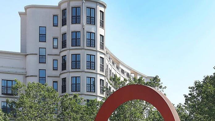 Fast schon ein Wahrzeichen: der Ring vorm Charles Hotel.