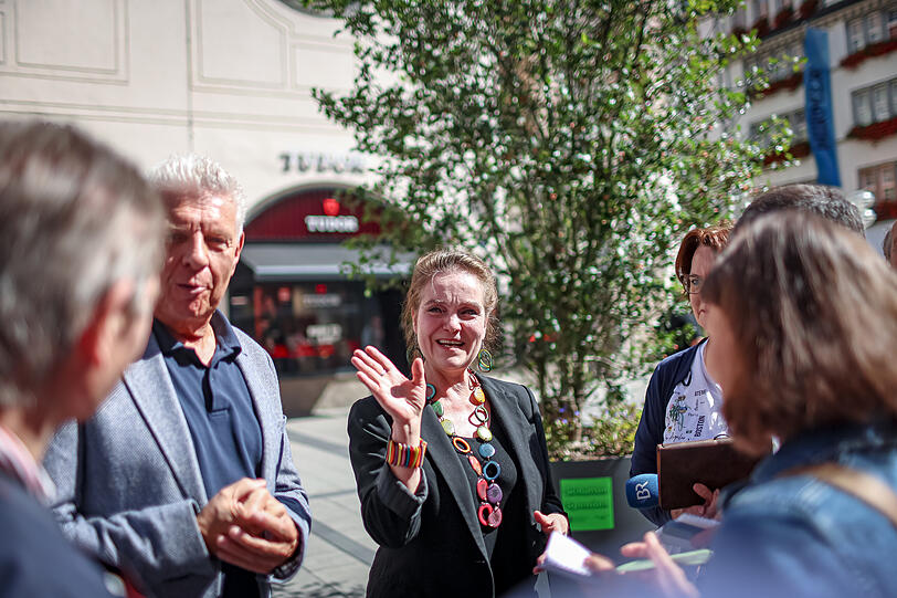 150 Bäume wollen OB Dieter Reiter (SPD) und Baureferentin Jeanne-Marie Ehbauer (Grüne) in der Altstadt pflanzen. Doch es gibt ein Problem: Der Stadt geht das Geld aus. 150 Bäume wollen OB Dieter Reiter (SPD) und Baureferentin Jeanne-Marie Ehbauer (Grüne) in der Altstadt pflanzen. Doch es gibt ein Problem: Der Stadt geht das Geld aus.