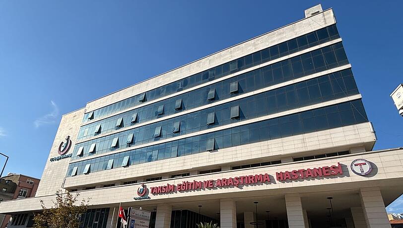 Die Ermittlungen über die Ursache für die Todesfälle halten an. Die Ermittlungen über die Ursache für die Todesfälle halten an.