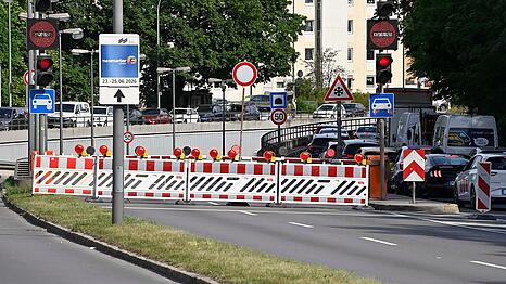 Wegen Br&uuml;ckenabrissarbeiten ist der Leuchtenbergring bis Montagmorgen gesperrt.