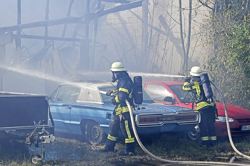 Die Bilder vom Großbrand in der Lagerhalle in Haimhausen.