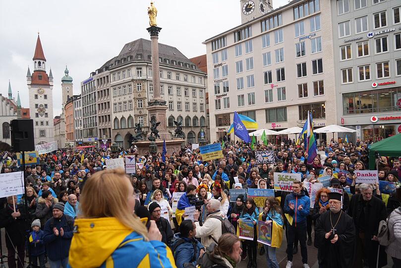 Der Regen hielt die Demonstranten nicht vom Kommen ab.