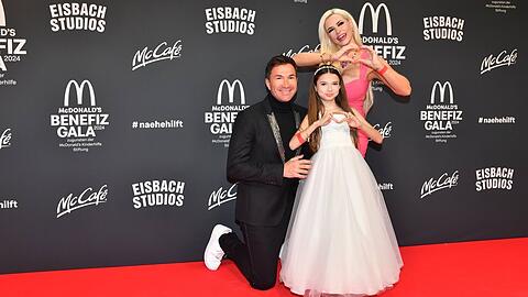 Sophia Cordalis durfte bei der McDonald's Benefizgala zum ersten Mal mit ihren Eltern Lucas Cordalis und Daniela Katzenberger auf den roten Teppich.