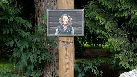 Gedenkstätte für Laura Dahlmeier im Kurpark Garmisch-Partenkirchen - der Park soll jetzt nach ihr benannt werden.