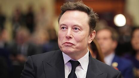 Elon Musk, Gr&uuml;nder von xAI, st&ouml;rt sich an der "Odyssee"-Verfilmung von Christopher Nolan und plant wohl eine KI-generierte eigene Umsetzung.