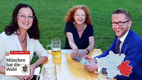 Für die Abendzeitung treffen sich die Bundestags-Direktkandidaten für den Wahlkreis München-Ost beim Watten: Claudia Tausend (SPD, links), Margarete Bause (Grüne) und Wolfgang Stefinger (CSU).