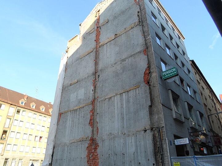 Hier soll schon bald ein repräsentatives Büro- und Geschäftshaus hochgezogen werden.