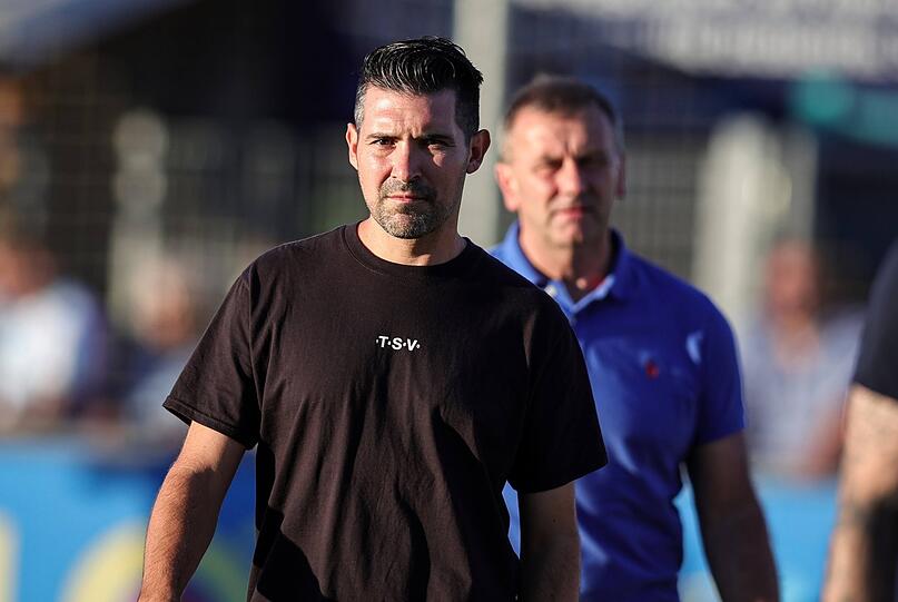 L&ouml;wen-Coach Alper Kayabunar