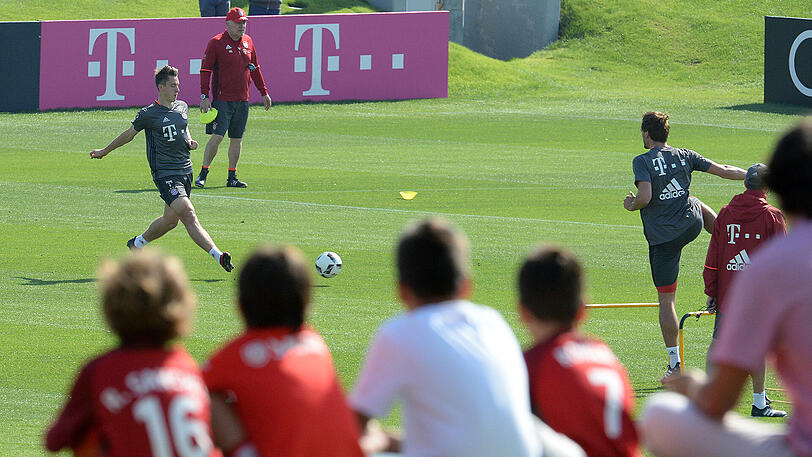 Die Bilder vom fünften Tag im Trainingslager des FC Bayern in Doha.