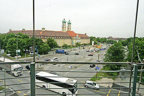 Jetzt wo der Tunnel fertig ist, soll der Luise Kiesselbach-Platz begrünt werden. (Archivbild)